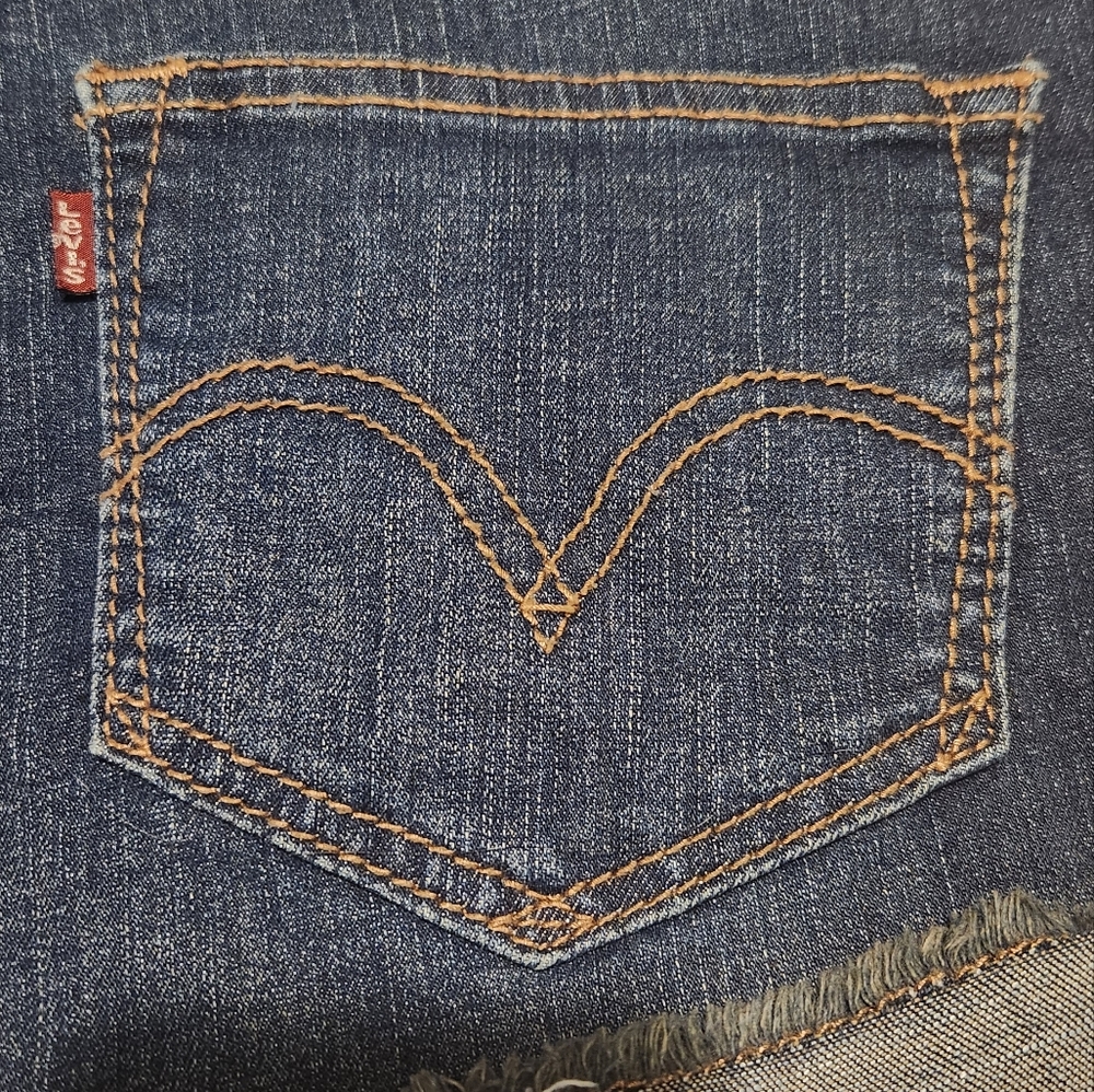 Levi's shorts - Picture 3 of 4